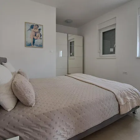 2 Bedroom Amazing In Medulin